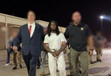Inmigrante haitiano que insultó a Trump durante su arresto fue deportado a Haití