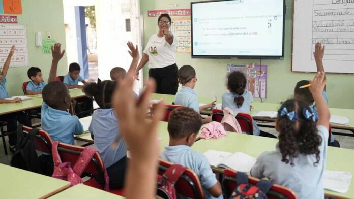 minerd-confirma-disponibilidad-de-docentes-en-republica-dominicana-ea5028f1-focus-0-0-896-504