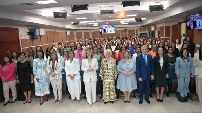 mujeres-rurales-se-capacitan-para-enfrentar-los-retos-de-la-politica-65d503e1-focus-0-0-896-504