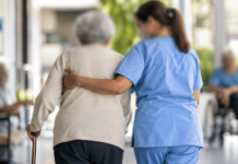América Latina envejece y pone a prueba sus sistemas de salud, advierte informe de la OCDE