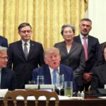 Trump anuncia que líderes tecnológicos acordaron regular la IA