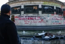 Anuncian tercera noche seguida de toque de queda parcial en París