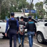 Se entrega adolescente de 17 años vinculado a muerte a tiros de sargento policial en Santiago
