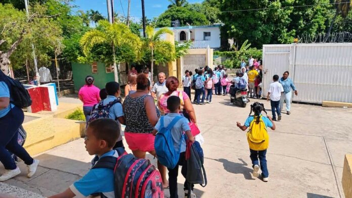 hombre-armado-irrumpe-escuela-en-barahona-7e9c4f3c-focus-0-0-896-504