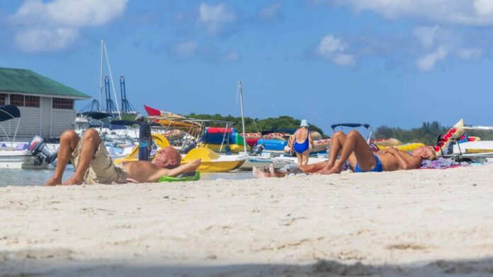 llegada-de-visitantes-a-rd-en-semana-santa-crece-212--en-2026-4698420a-focus-0-0-896-504